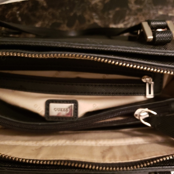 Guess Bag - Picture 4 of 4